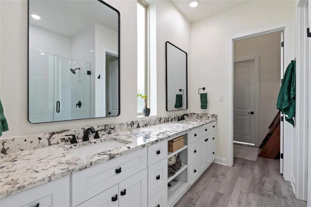 13149 W 6th Street Santa Fe, TX 77510