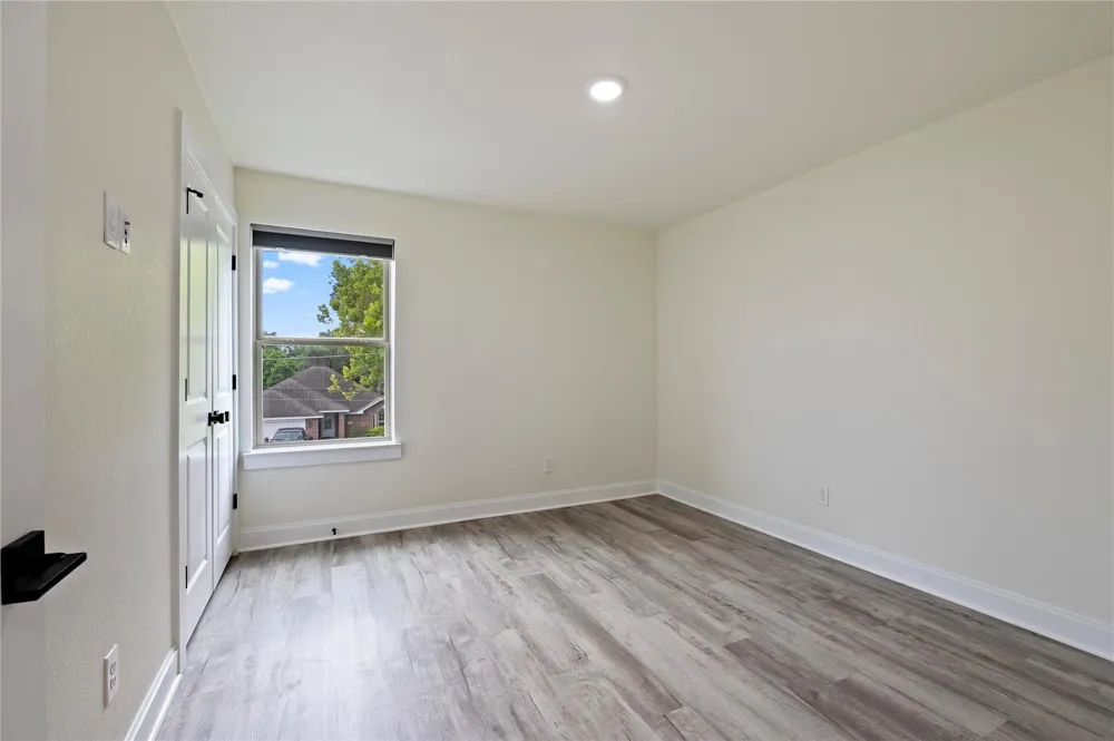 13149 W 6th Street Santa Fe, TX 77510