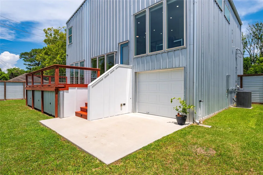 13149 W 6th Street Santa Fe, TX 77510
