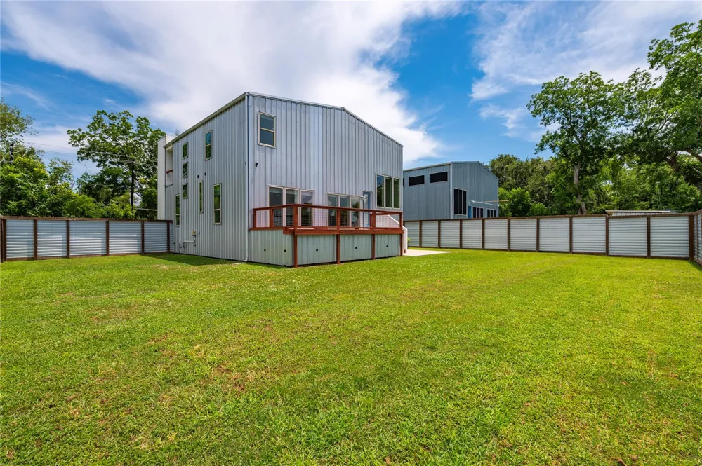 13149 W 6th Street Santa Fe, TX 77510