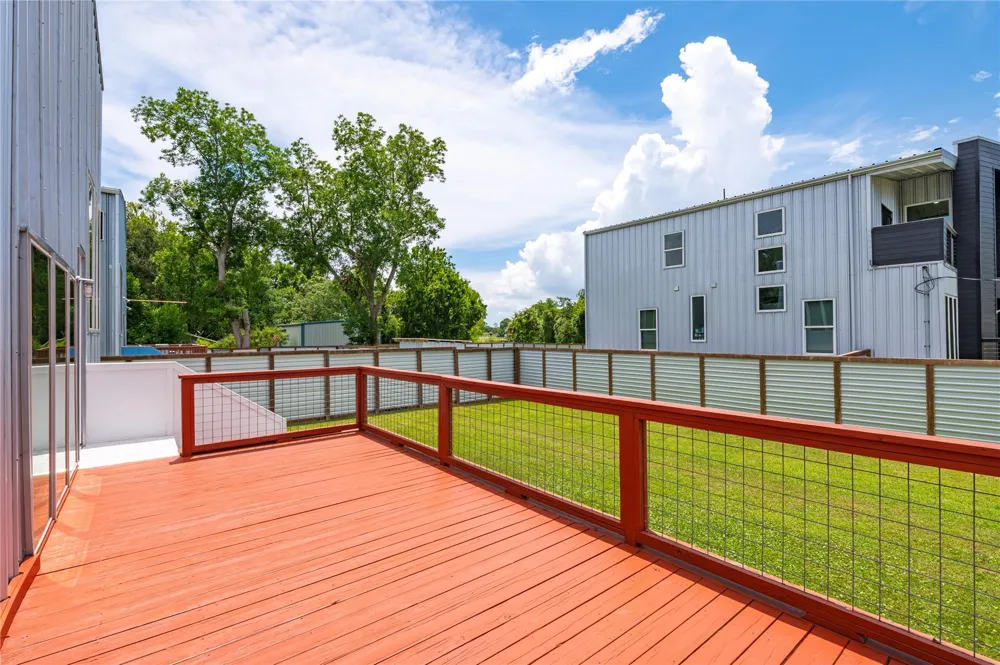13149 W 6th Street Santa Fe, TX 77510