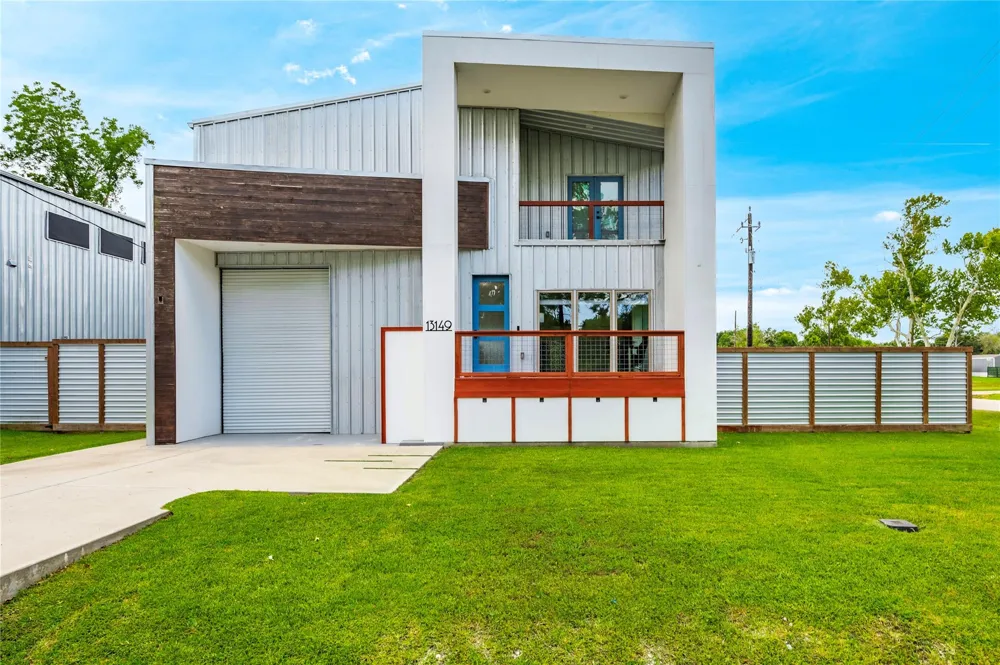 13149 W 6th Street Santa Fe, TX 77510