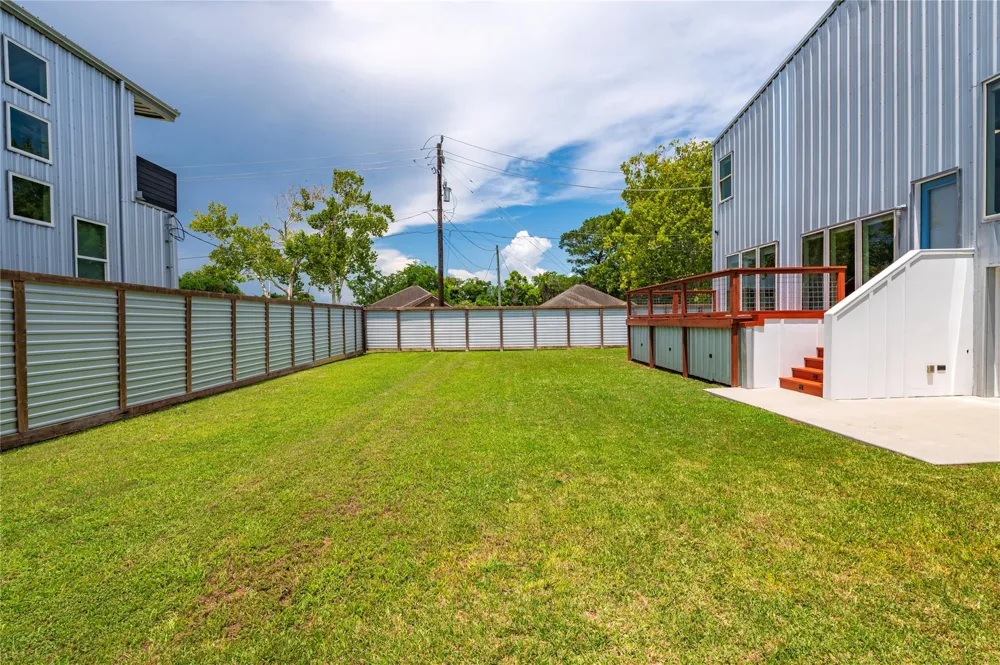 13149 W 6th Street Santa Fe, TX 77510