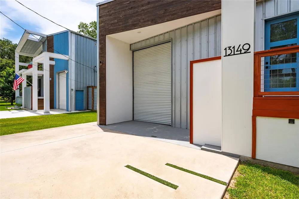 13149 W 6th Street Santa Fe, TX 77510