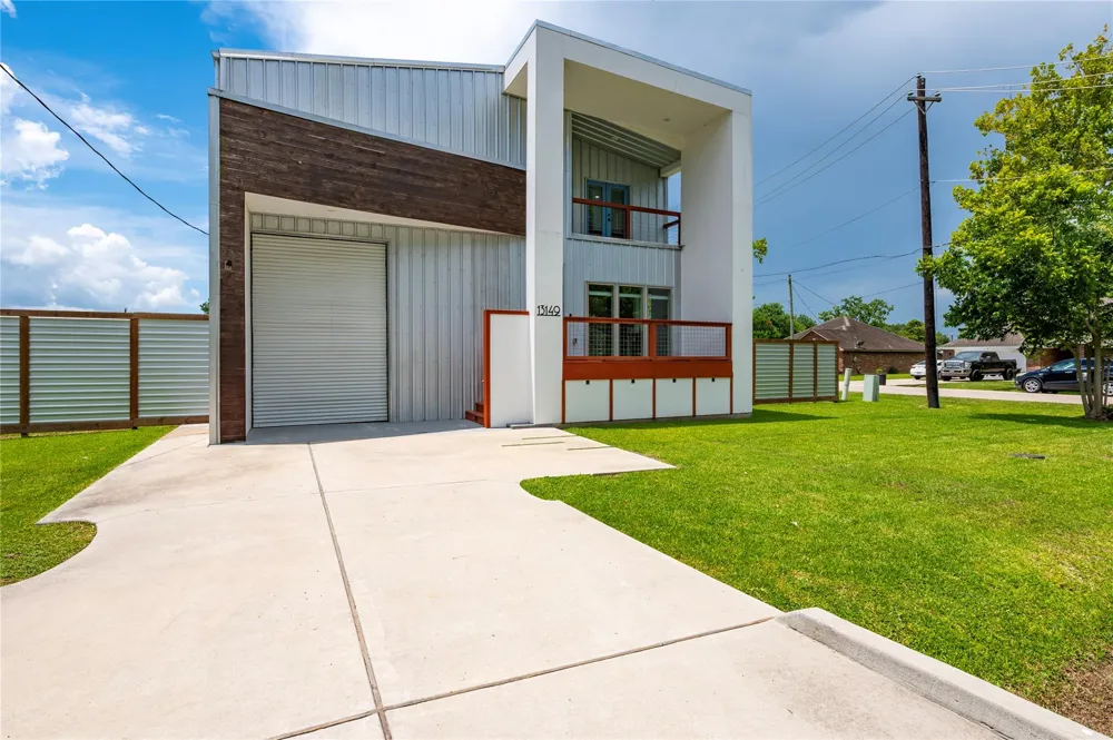13149 W 6th Street Santa Fe, TX 77510