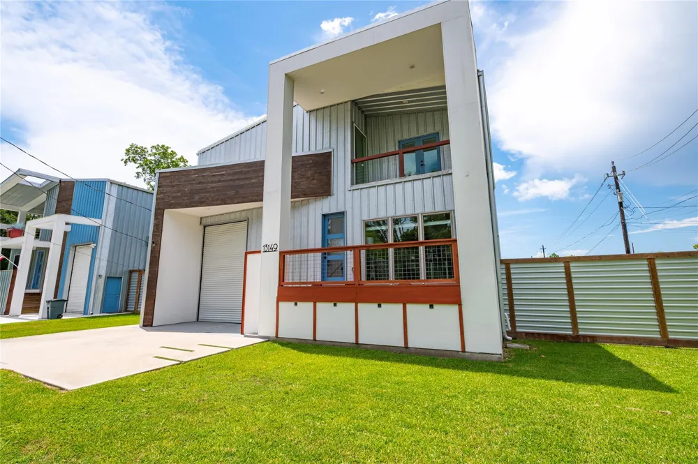 13149 W 6th Street Santa Fe, TX 77510