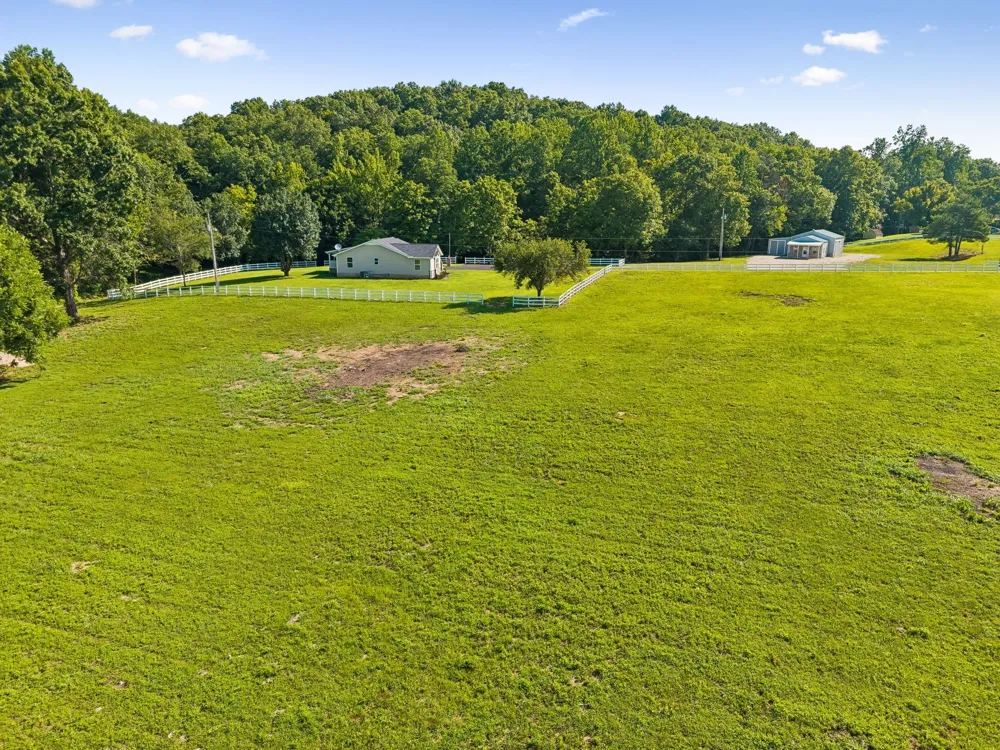 1513 Centerville Hwy Hohenwald, TN 38462