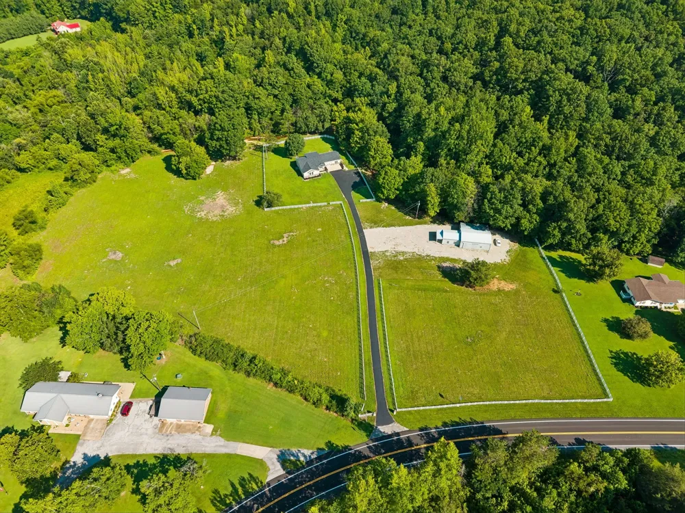 1513 Centerville Hwy Hohenwald, TN 38462