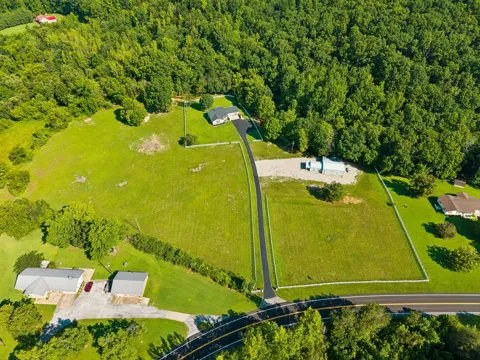 1513 Centerville Hwy