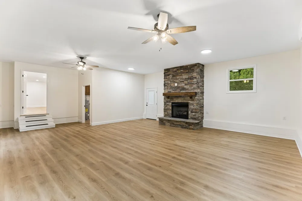 1513 Centerville Hwy Hohenwald, TN 38462