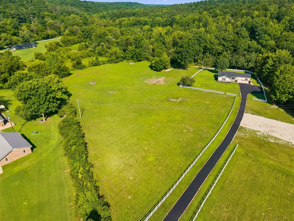 1513 Centerville Hwy Hohenwald, TN 38462