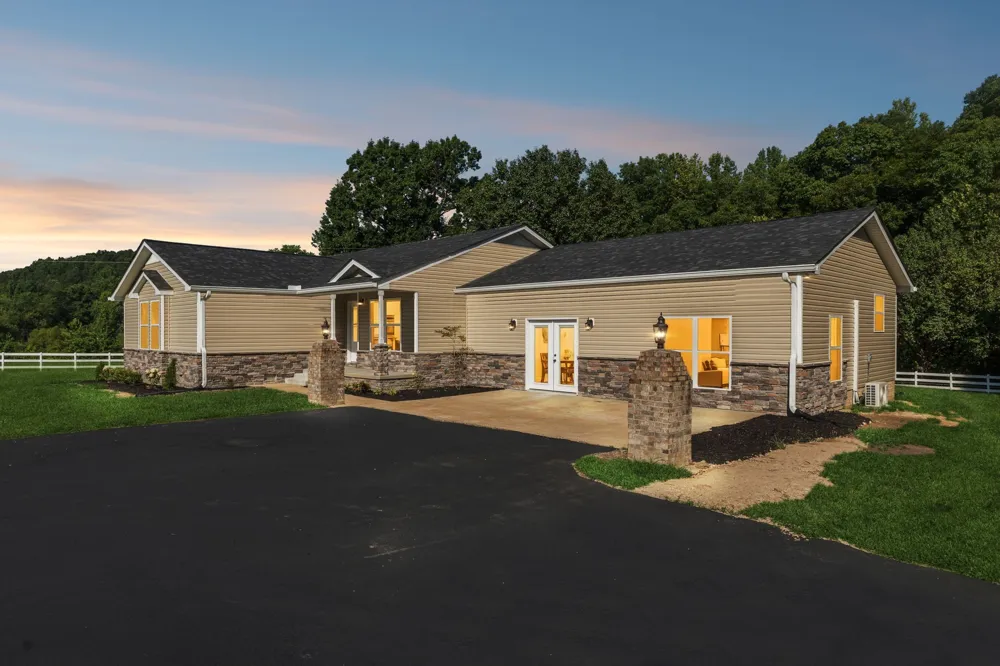 1513 Centerville Hwy Hohenwald, TN 38462