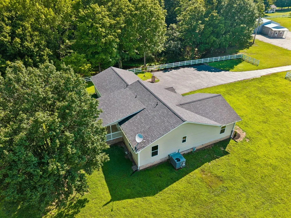 1513 Centerville Hwy Hohenwald, TN 38462