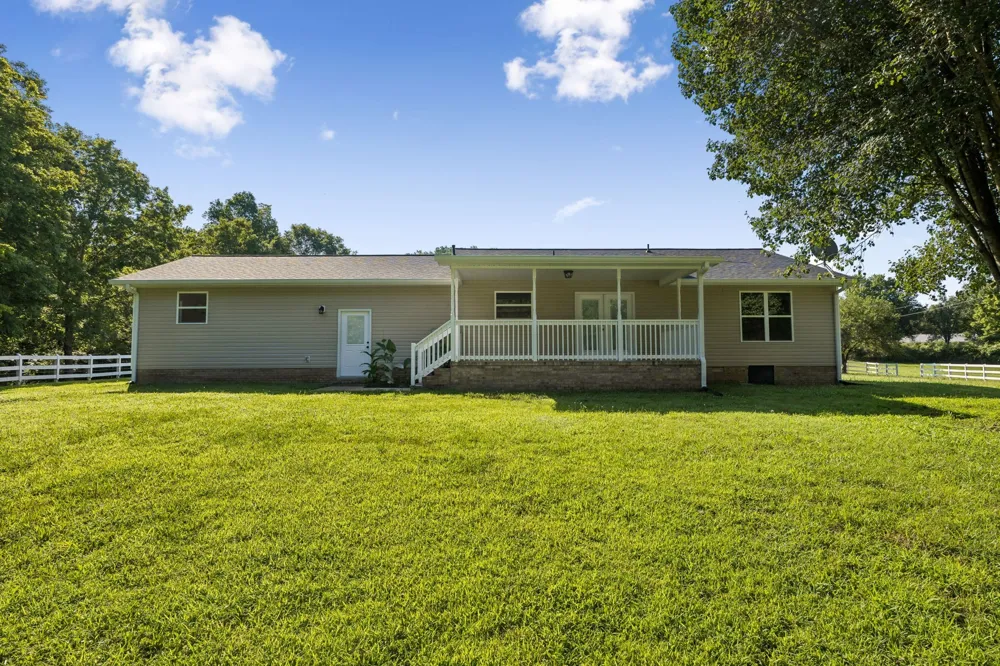 1513 Centerville Hwy Hohenwald, TN 38462