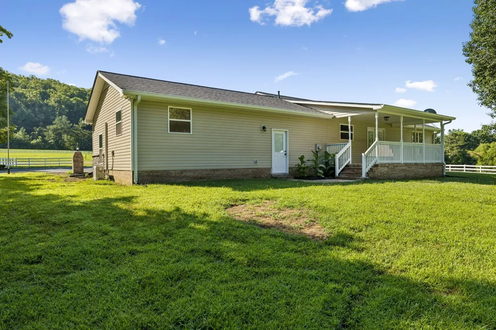 1513 Centerville Hwy Hohenwald, TN 38462