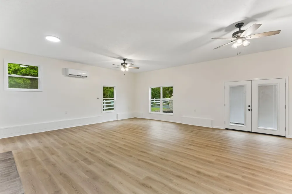 1513 Centerville Hwy Hohenwald, TN 38462
