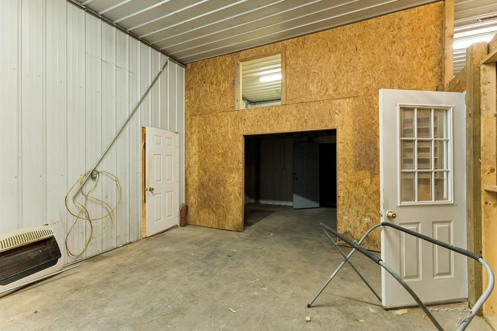 1513 Centerville Hwy Hohenwald, TN 38462