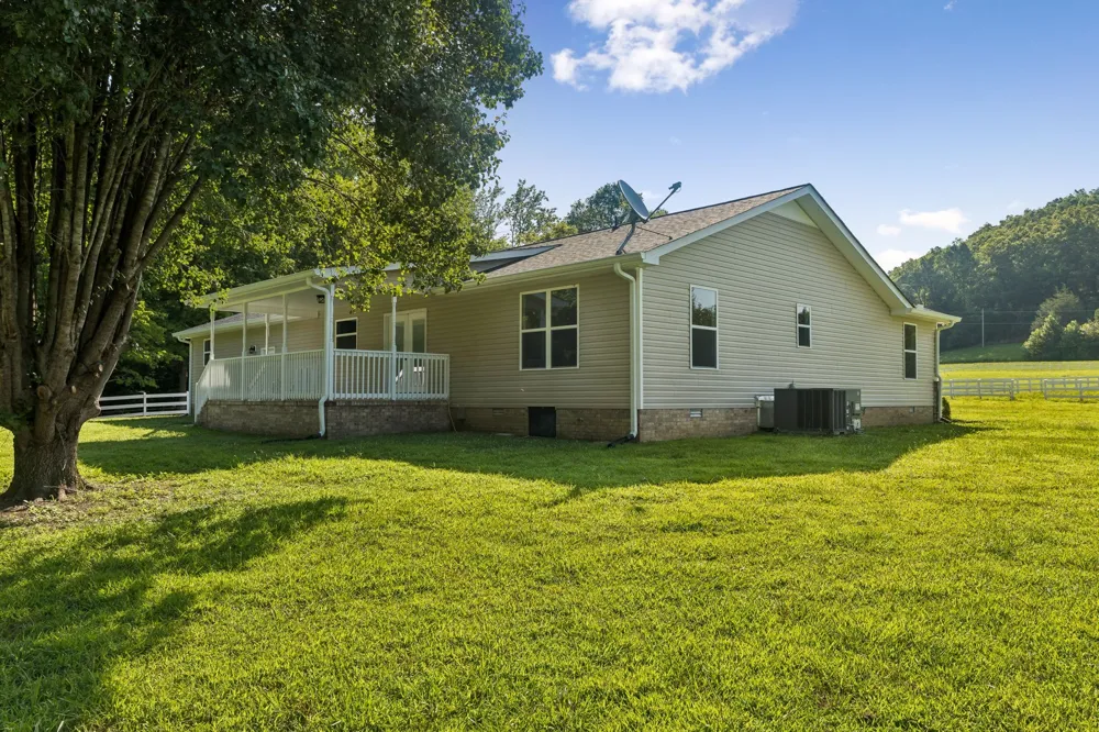 1513 Centerville Hwy Hohenwald, TN 38462