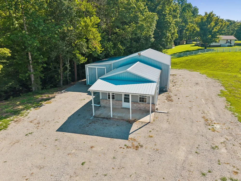 1513 Centerville Hwy Hohenwald, TN 38462