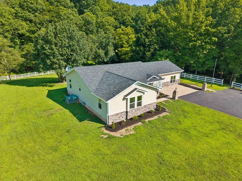 1513 Centerville Hwy Hohenwald, TN 38462