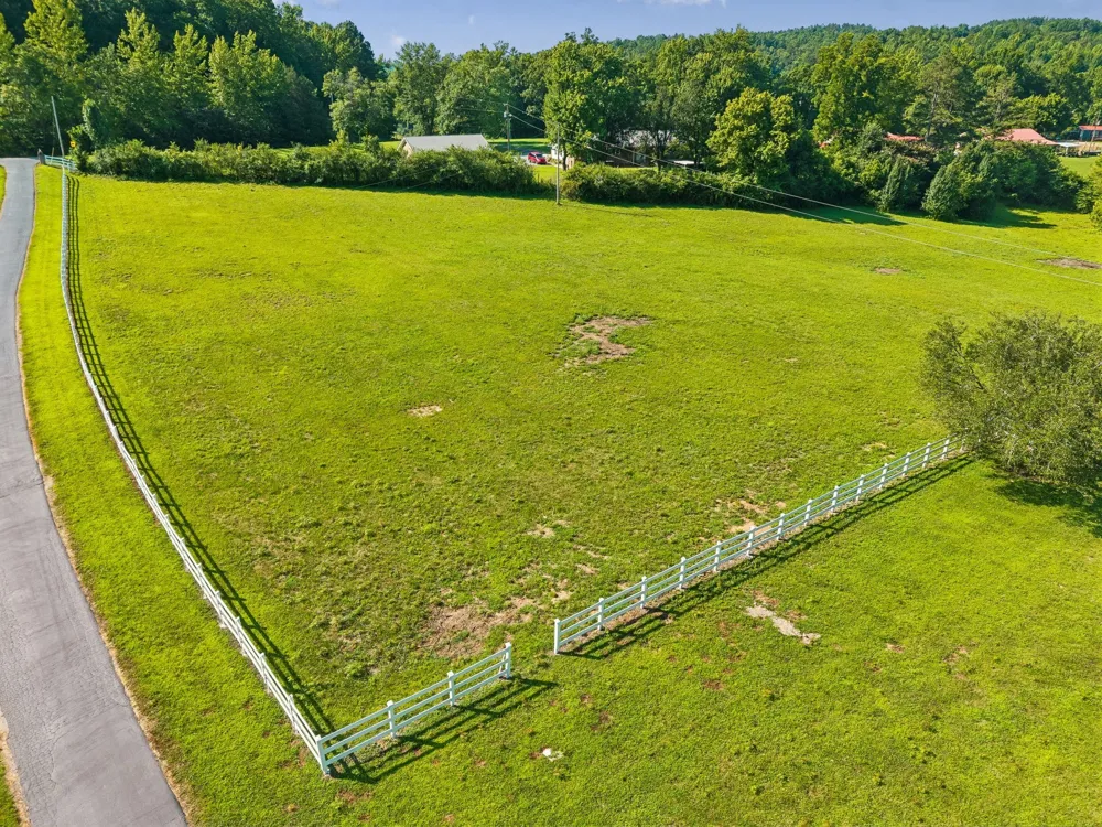 1513 Centerville Hwy Hohenwald, TN 38462