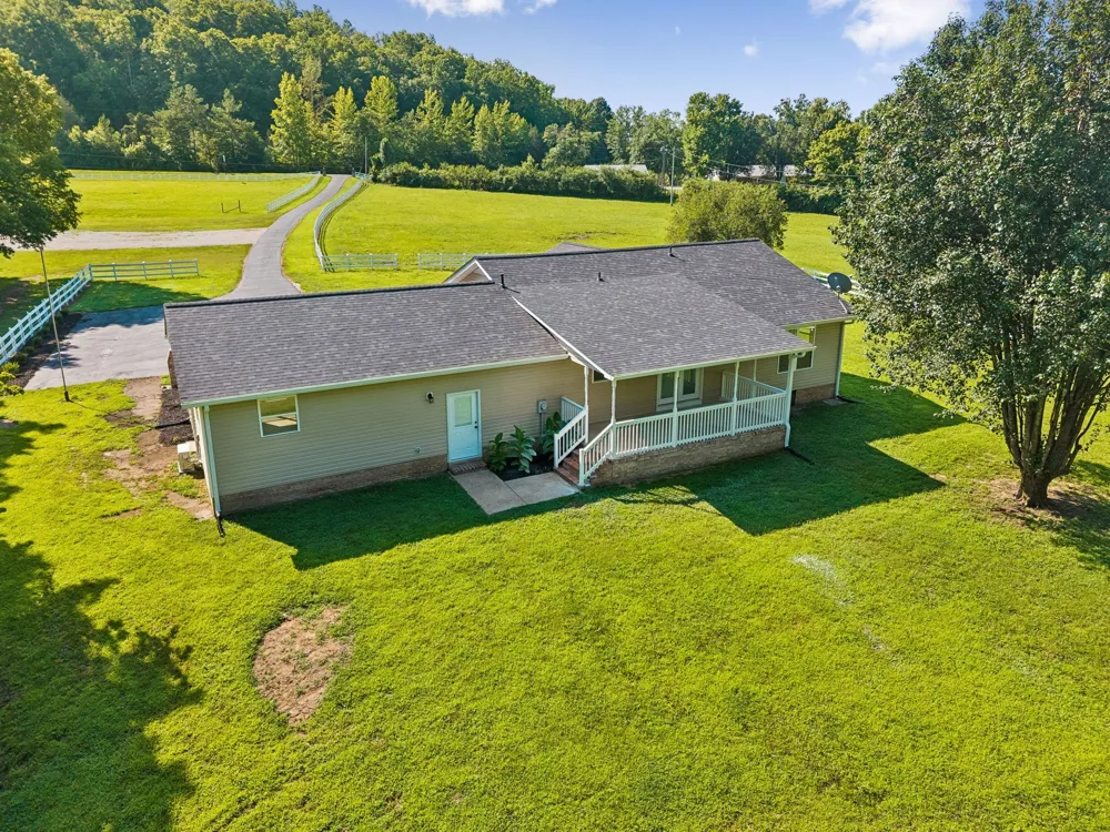 1513 Centerville Hwy Hohenwald, TN 38462