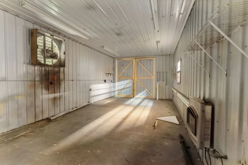 1513 Centerville Hwy Hohenwald, TN 38462