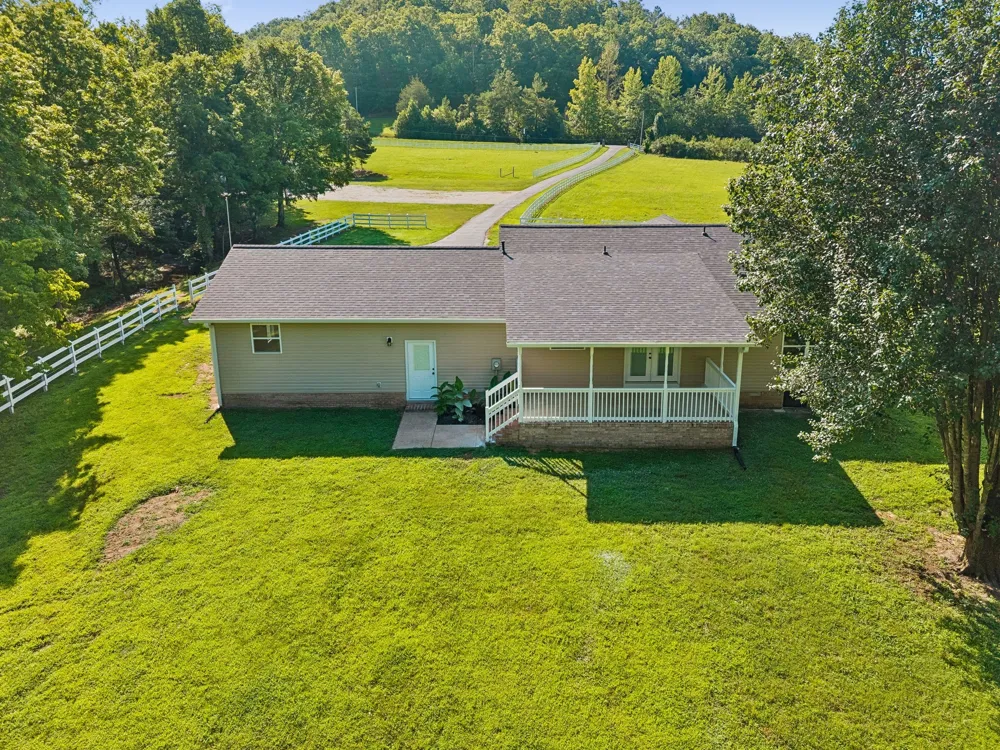 1513 Centerville Hwy Hohenwald, TN 38462