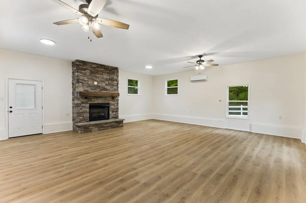 1513 Centerville Hwy Hohenwald, TN 38462