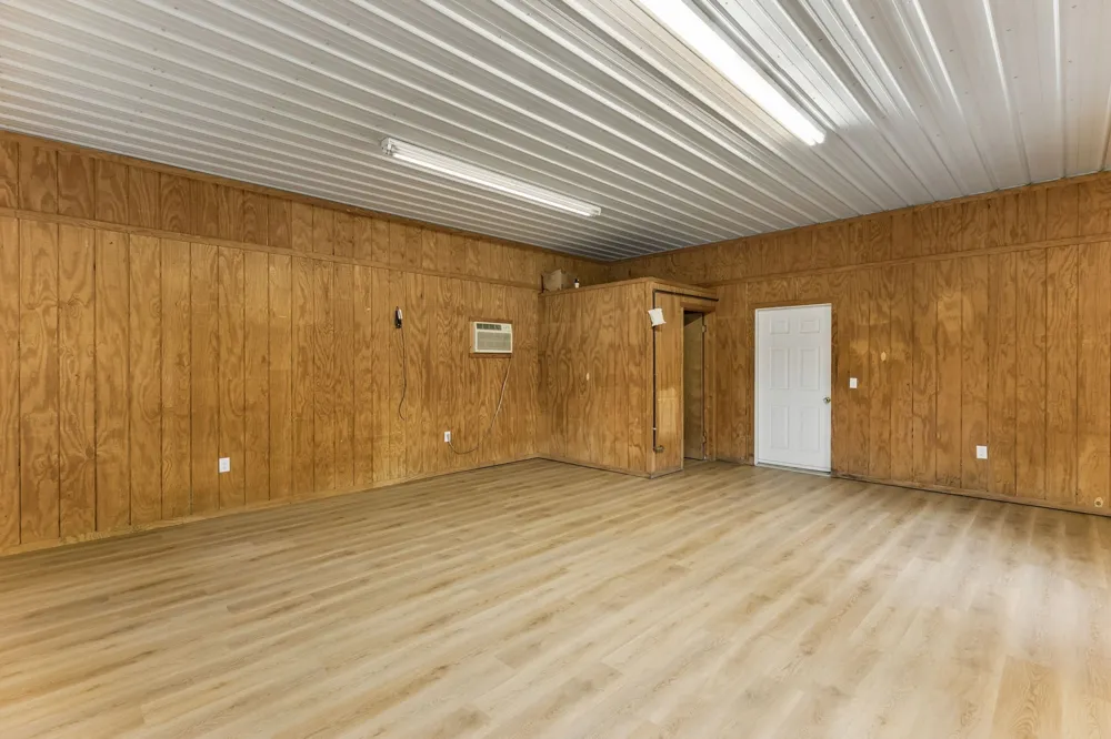 1513 Centerville Hwy Hohenwald, TN 38462
