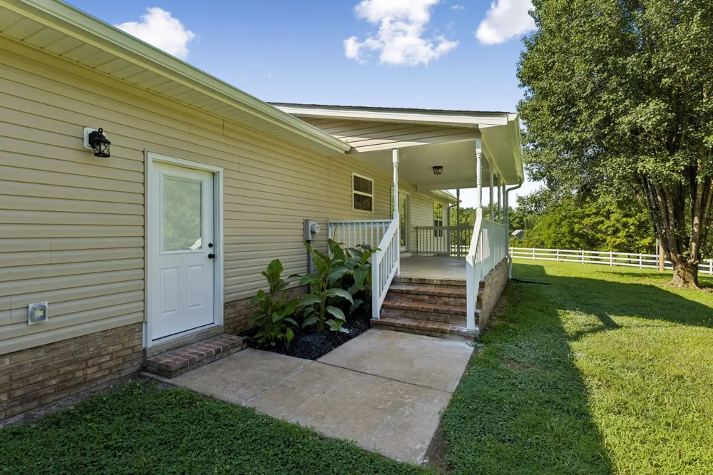1513 Centerville Hwy Hohenwald, TN 38462