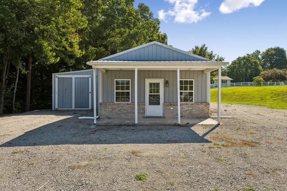 1513 Centerville Hwy Hohenwald, TN 38462