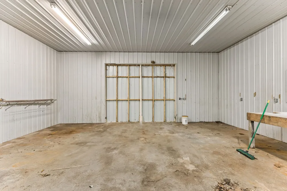 1513 Centerville Hwy Hohenwald, TN 38462