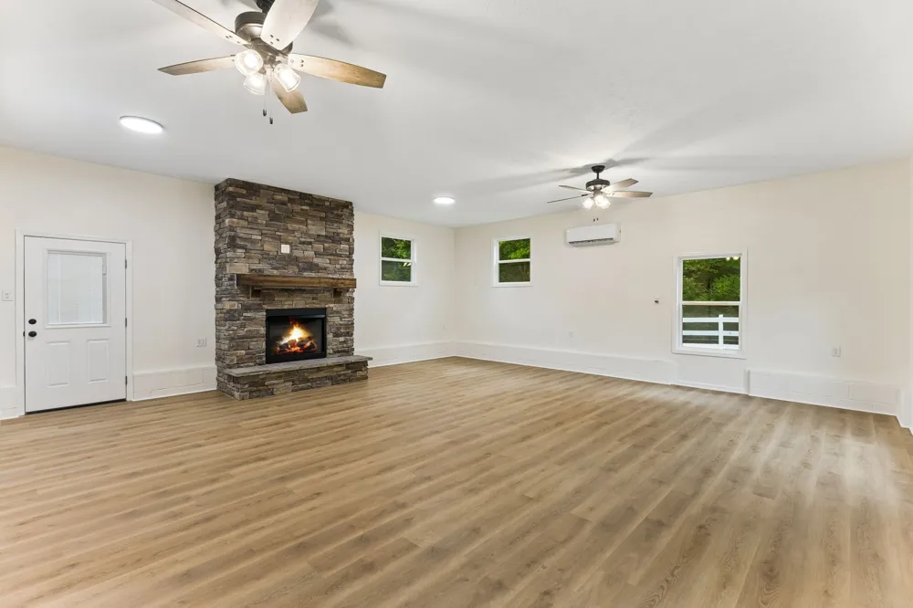 1513 Centerville Hwy Hohenwald, TN 38462