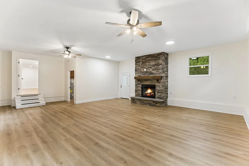 1513 Centerville Hwy Hohenwald, TN 38462
