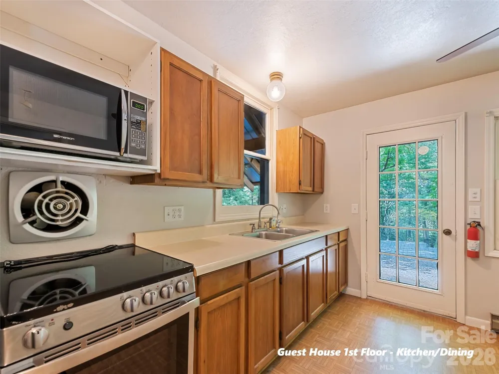 80 Merrie Way Waynesville, NC 28786