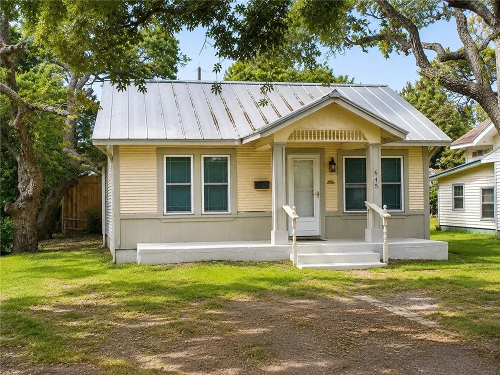 645 W Yoakum Avenue Aransas Pass, TX 78336