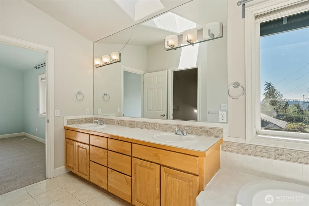 11633 SE 76th Court Newcastle, WA 98056