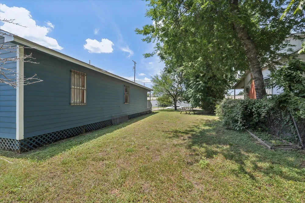 403 Dallas Waco, TX 76704