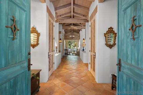 17240 Avenida De Acacias