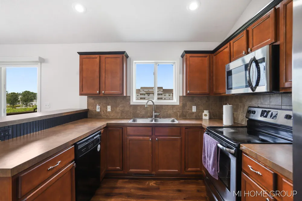 3729 Hickoryrow Court Holland Charter Township, MI 49424