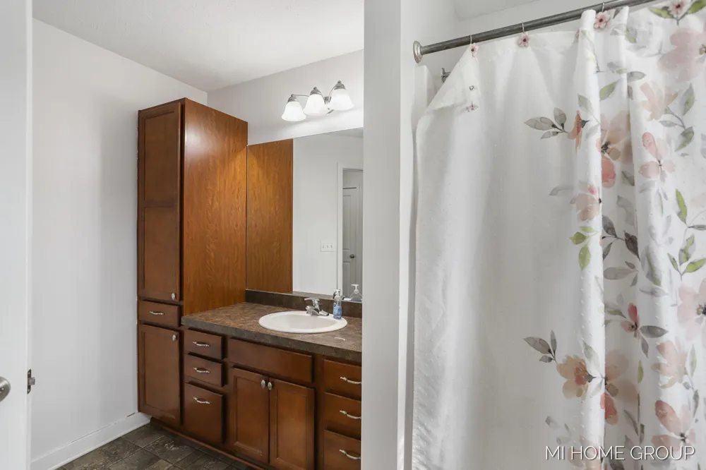 3729 Hickoryrow Court Holland Charter Township, MI 49424