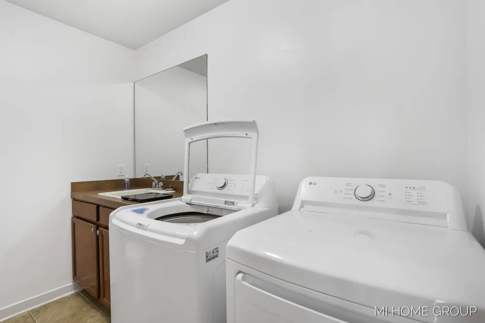 3729 Hickoryrow Court Holland Charter Township, MI 49424
