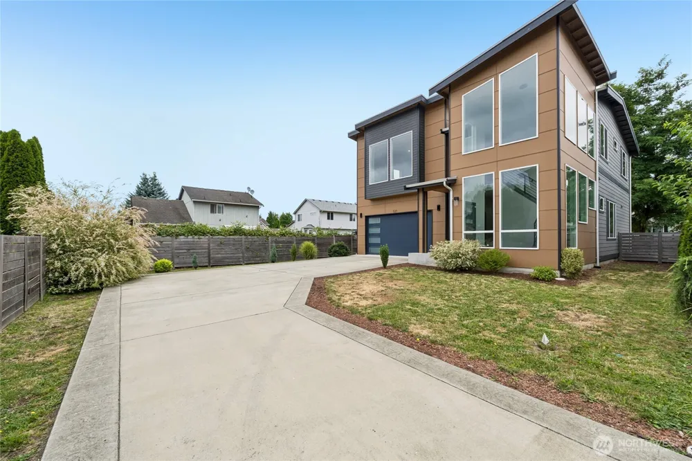 121 Palisades Place Pacific, WA 98047