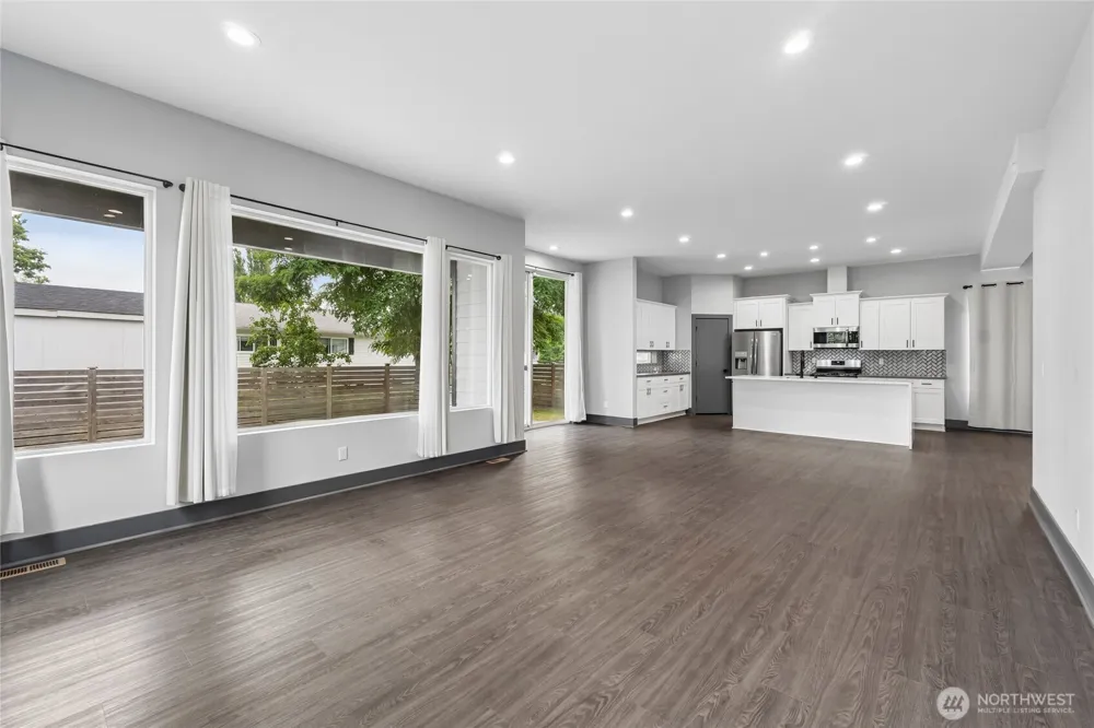 121 Palisades Place Pacific, WA 98047