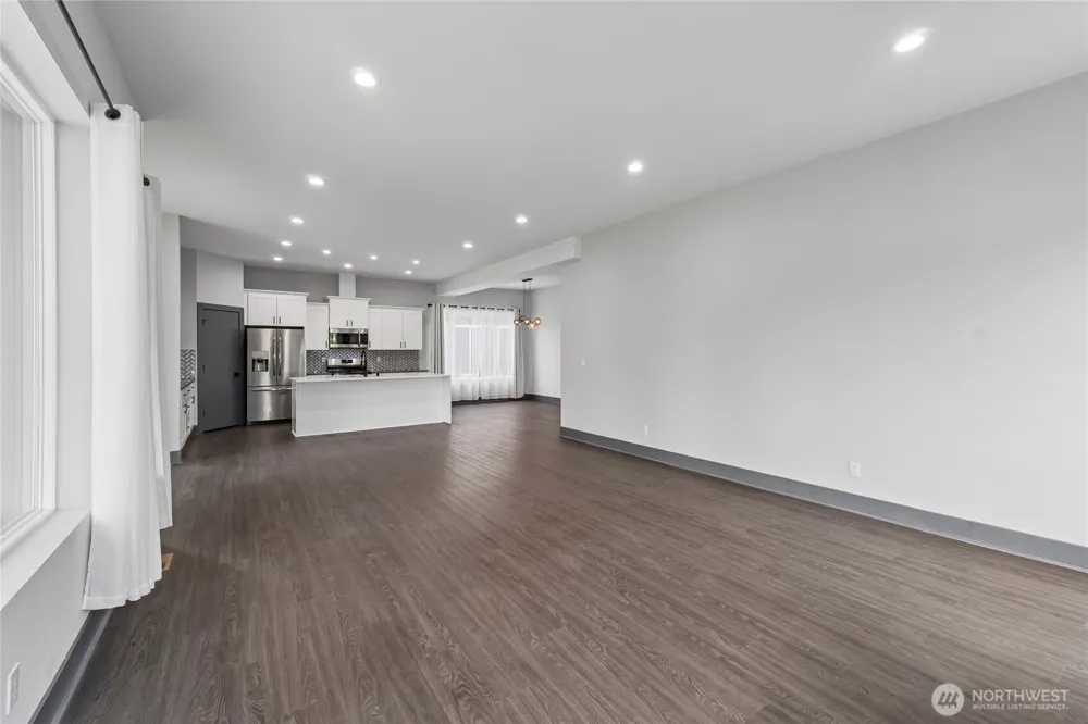 121 Palisades Place Pacific, WA 98047