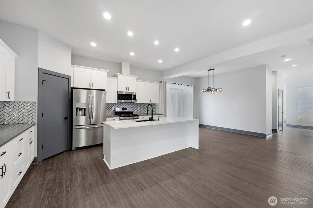 121 Palisades Place Pacific, WA 98047