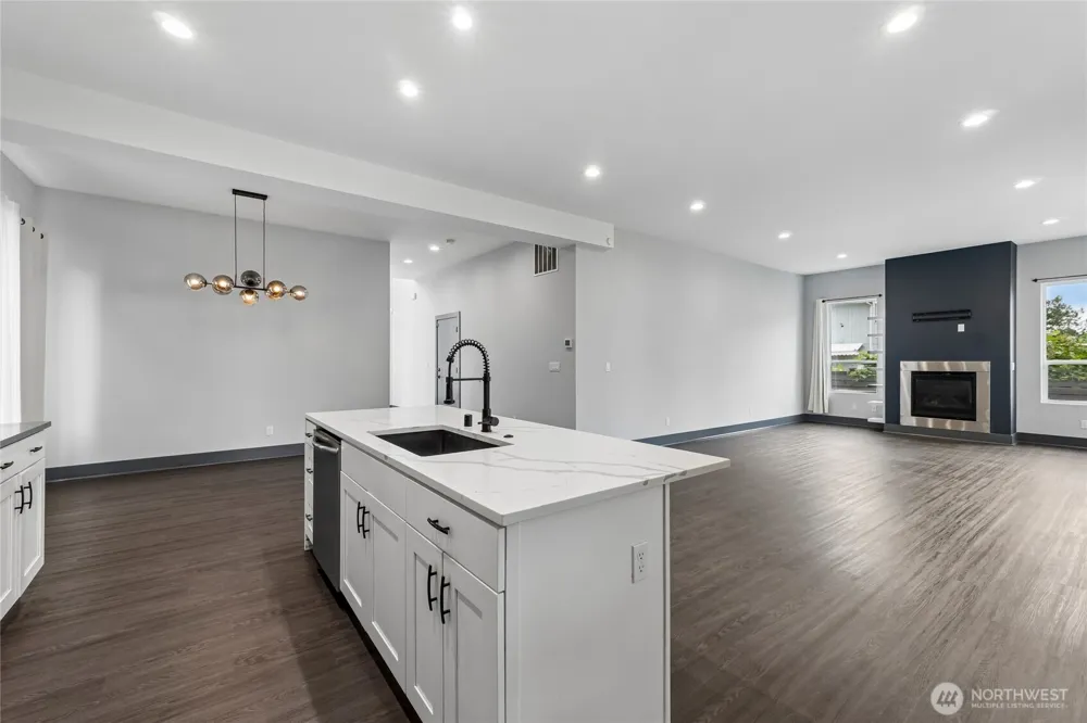 121 Palisades Place Pacific, WA 98047