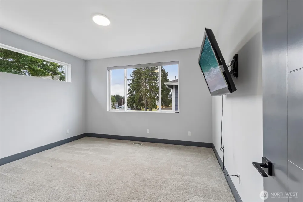 121 Palisades Place Pacific, WA 98047