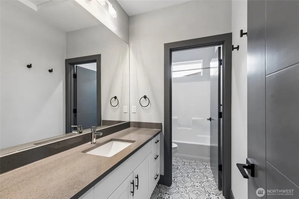 121 Palisades Place Pacific, WA 98047